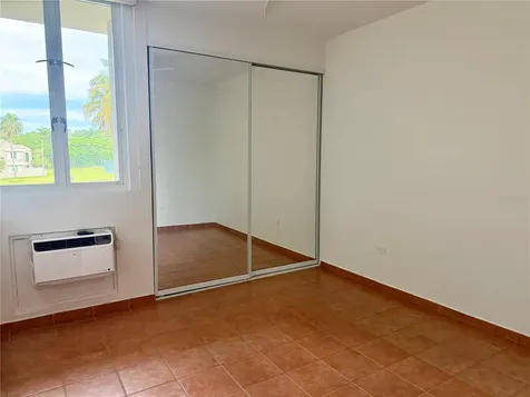 693 Ncv Vega Alta PR 00692