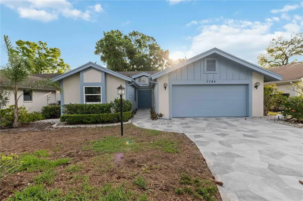 7795 Pine Trace Sarasota FL 34243