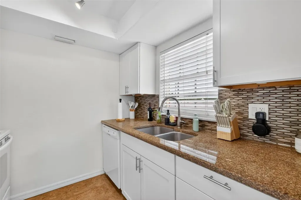 1112 W Main Street Leesburg FL 34748