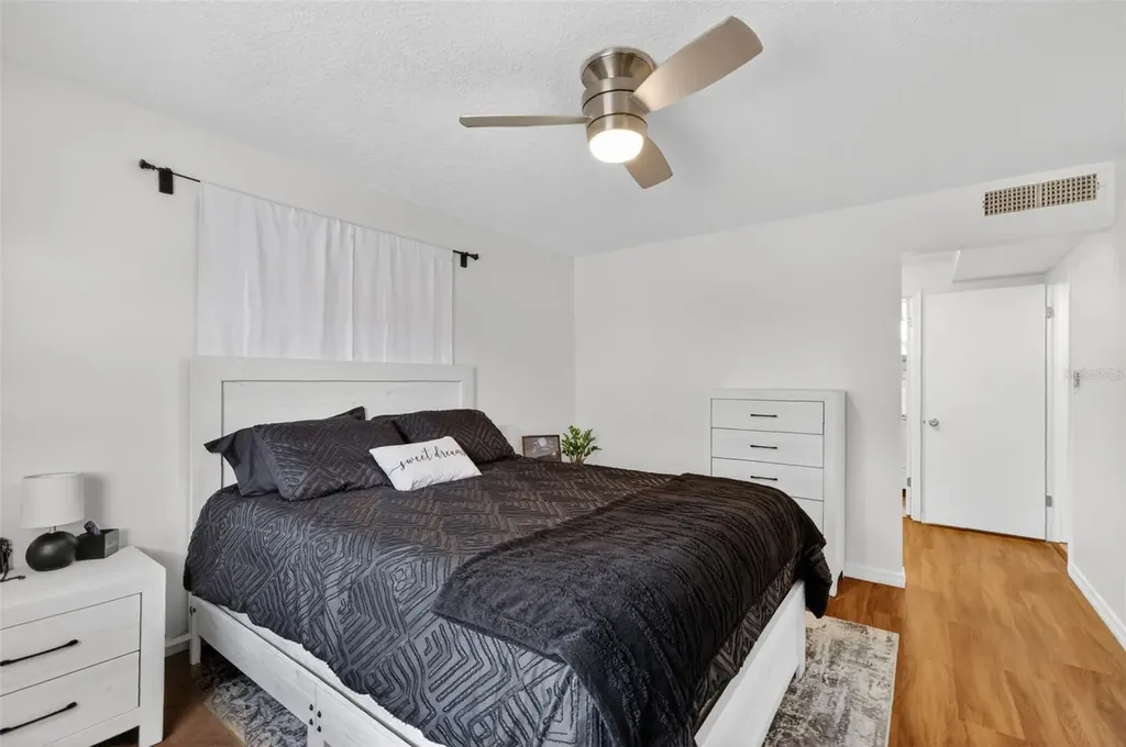 1112 W Main Street Leesburg FL 34748