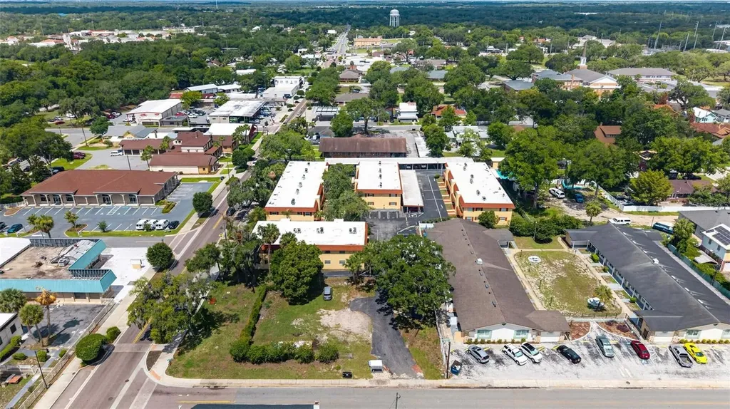 1112 W Main Street Leesburg FL 34748