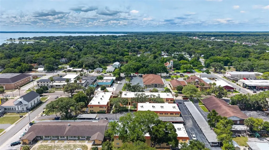 1112 W Main Street Leesburg FL 34748