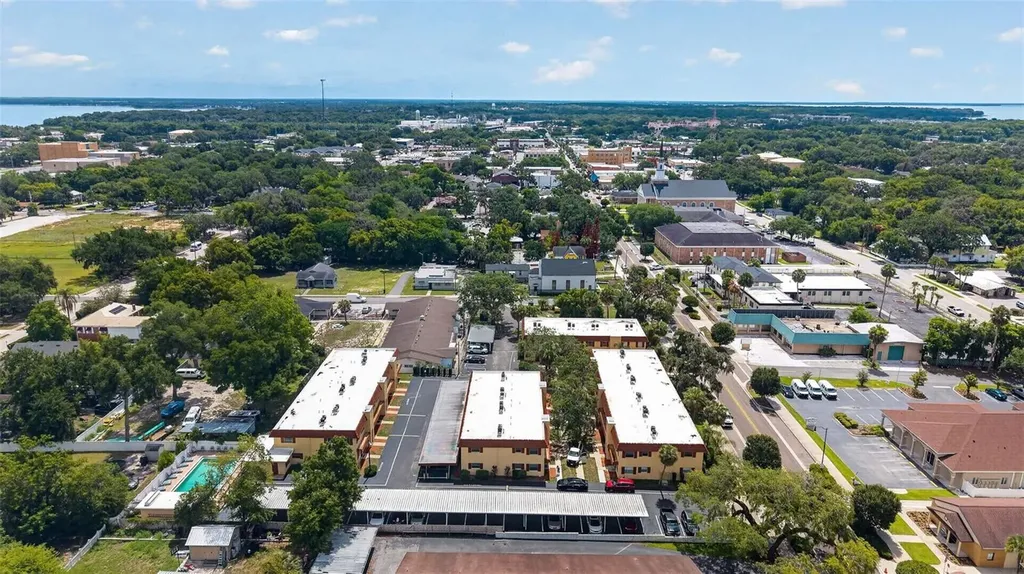 1112 W Main Street Leesburg FL 34748