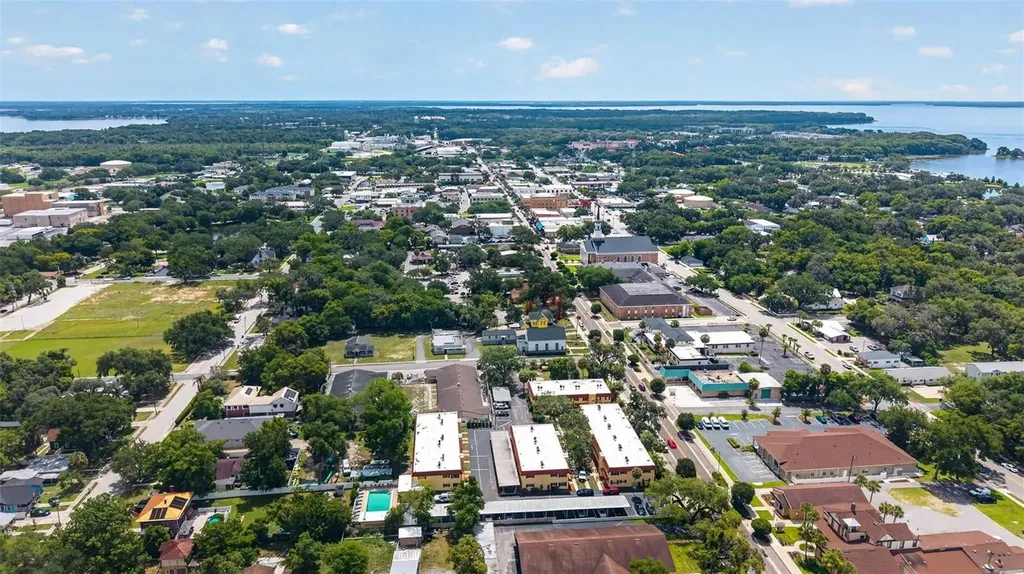 1112 W Main Street Leesburg FL 34748