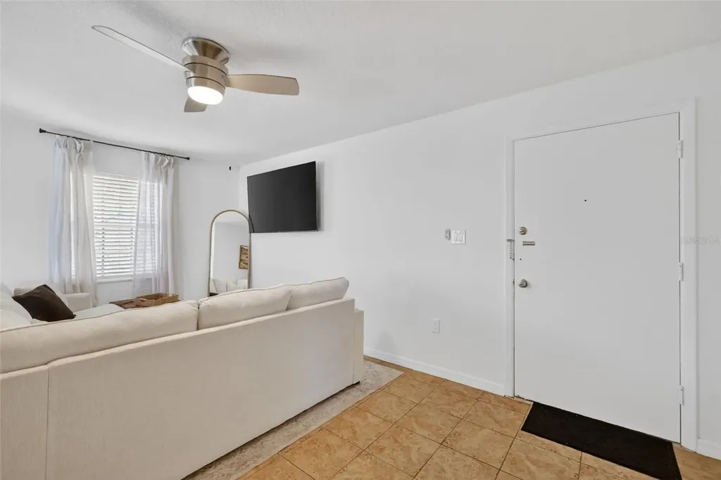 1112 W Main Street Leesburg FL 34748