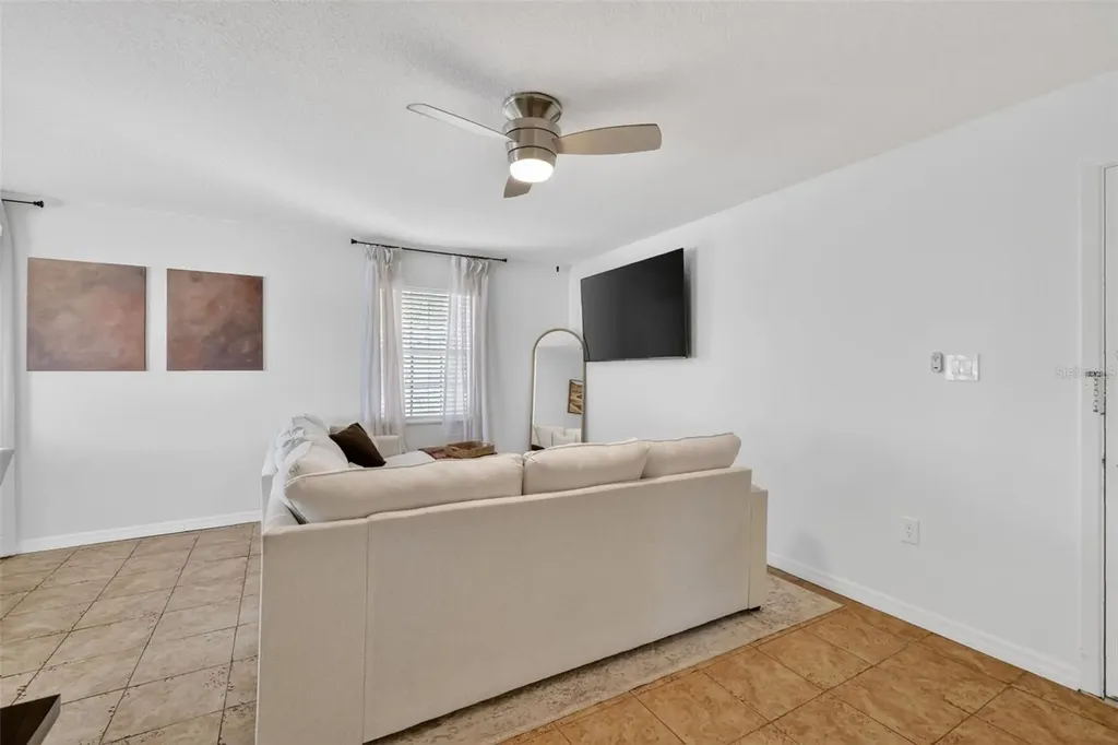 1112 W Main Street Leesburg FL 34748