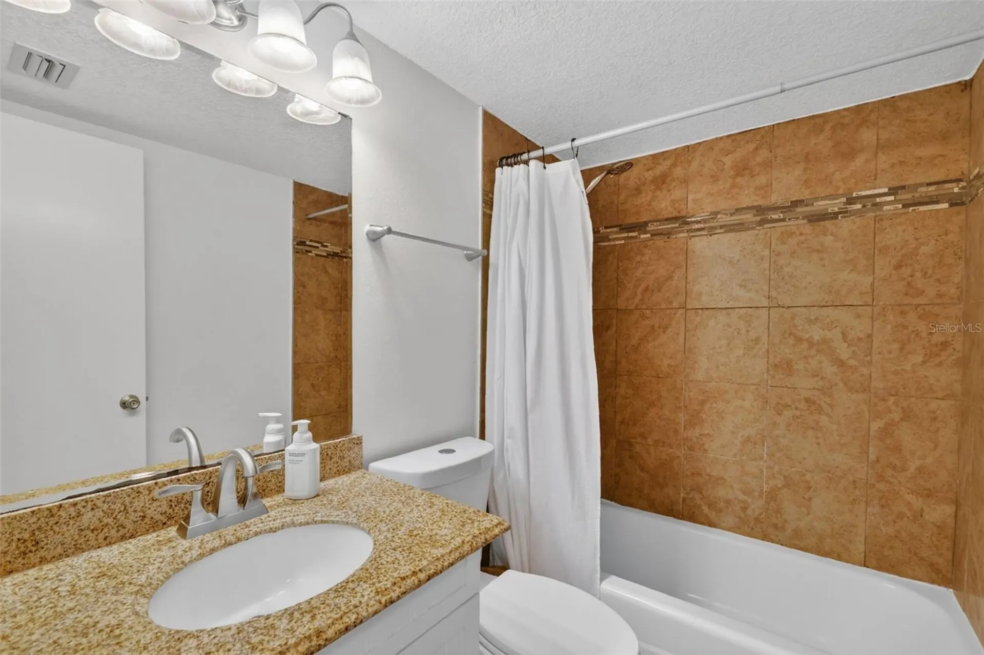 1112 W Main Street Leesburg FL 34748