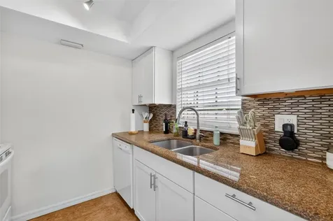 1112 W Main Street Leesburg FL 34748