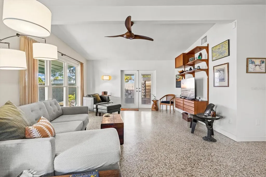2504 N Radcliffe Place Bradenton FL 34207