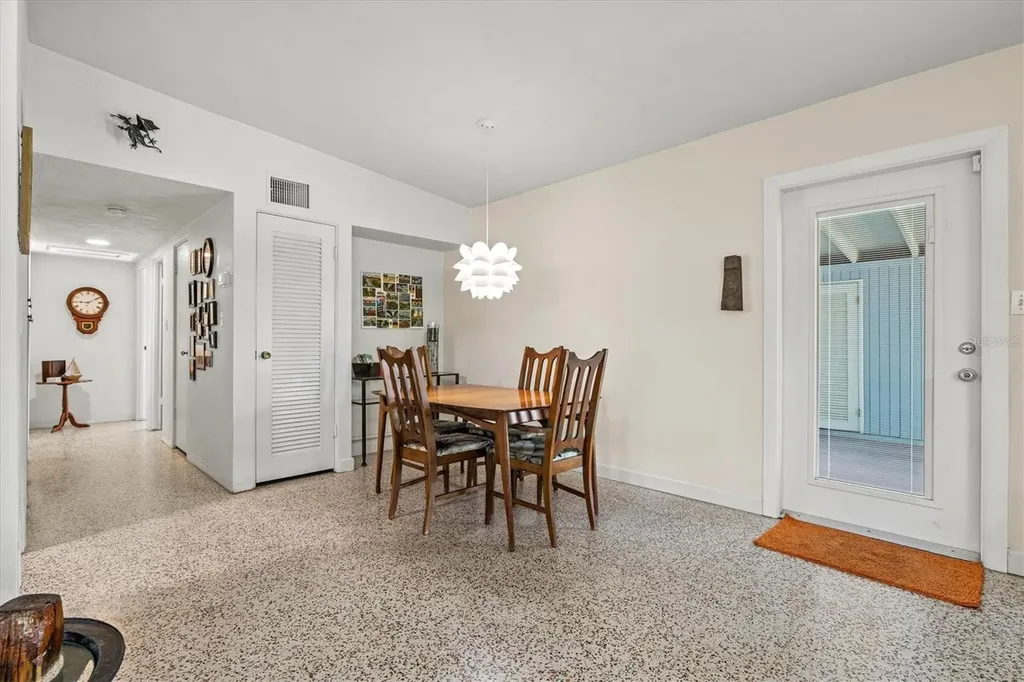 2504 N Radcliffe Place Bradenton FL 34207