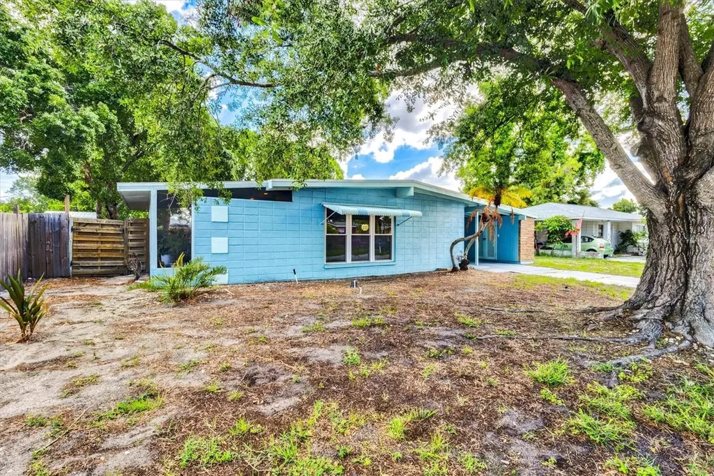 2504 N Radcliffe Place Bradenton FL 34207