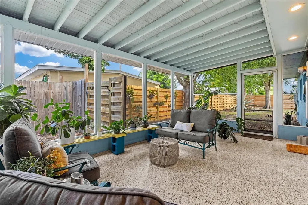 2504 N Radcliffe Place Bradenton FL 34207