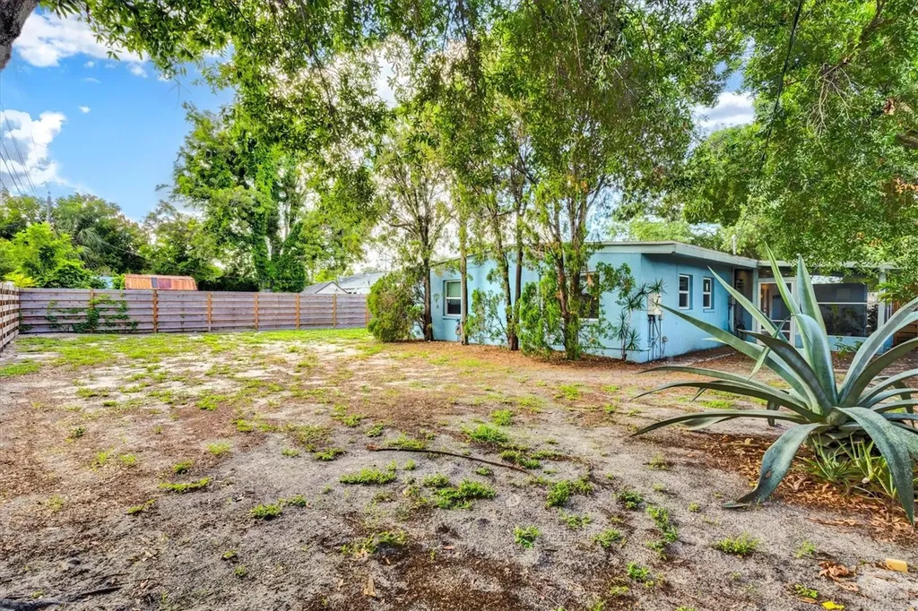 2504 N Radcliffe Place Bradenton FL 34207