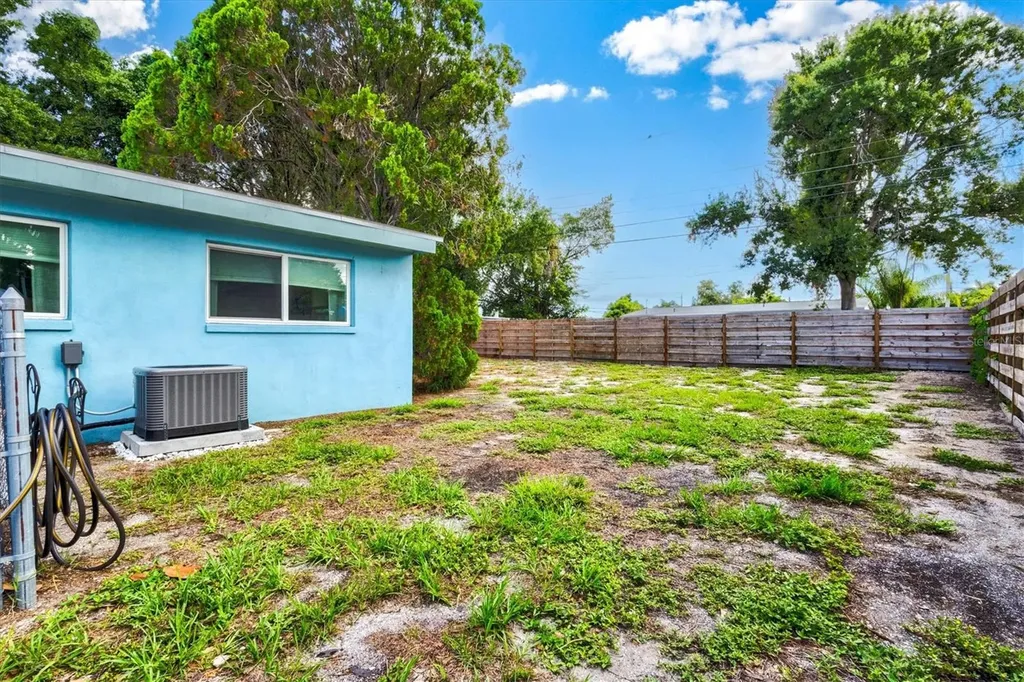 2504 N Radcliffe Place Bradenton FL 34207