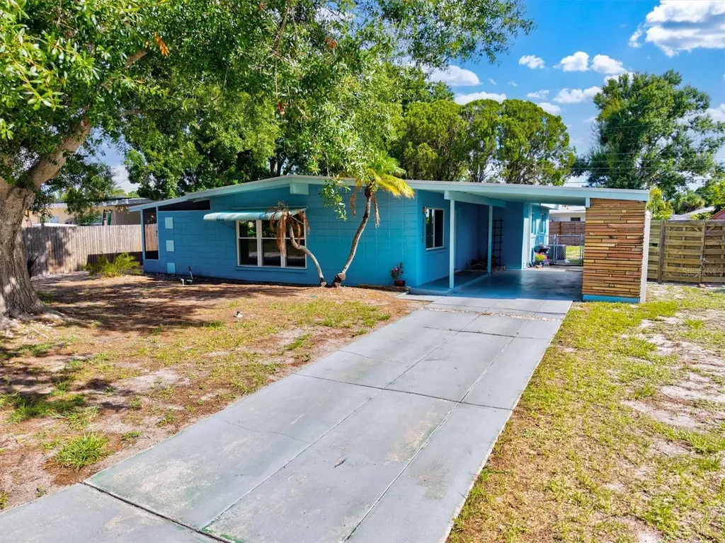 2504 N Radcliffe Place Bradenton FL 34207
