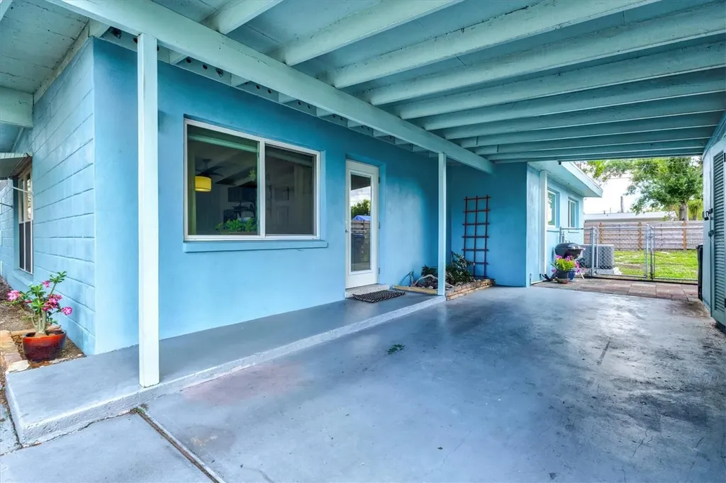 2504 N Radcliffe Place Bradenton FL 34207