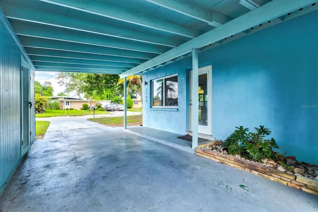 2504 N Radcliffe Place Bradenton FL 34207