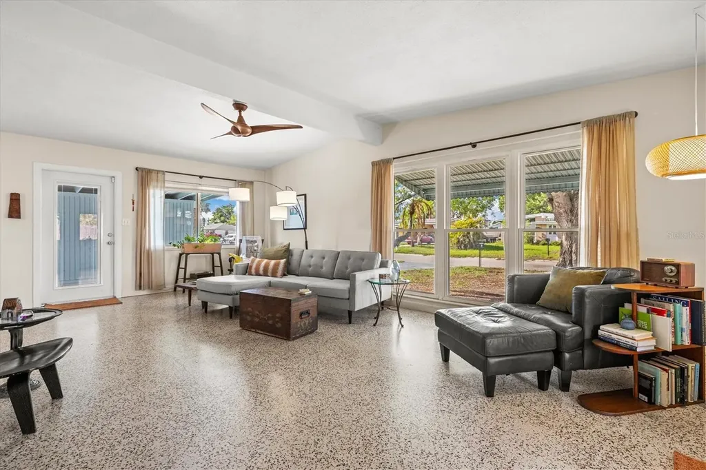 2504 N Radcliffe Place Bradenton FL 34207
