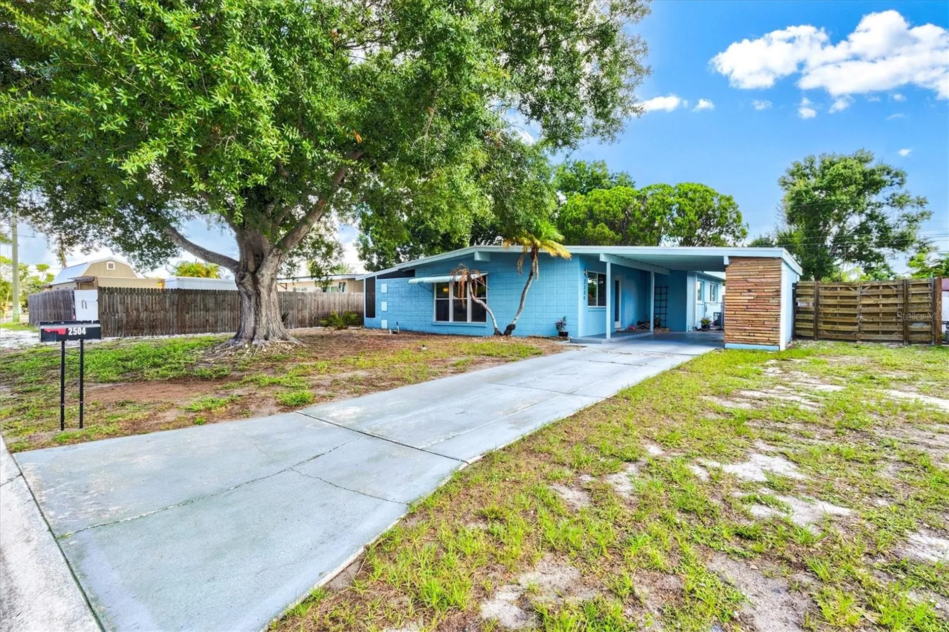 2504 N Radcliffe Place Bradenton FL 34207