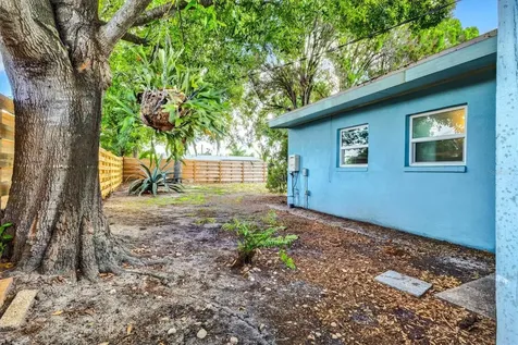 2504 N Radcliffe Place Bradenton FL 34207