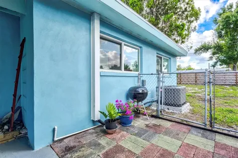 2504 N Radcliffe Place Bradenton FL 34207