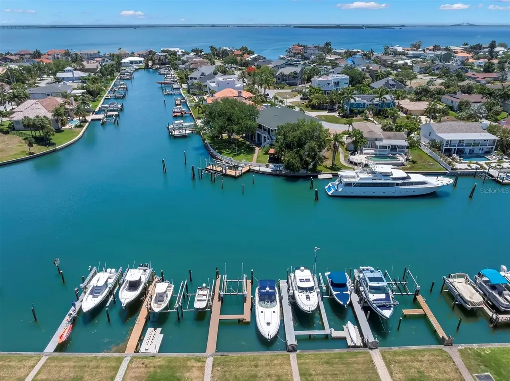 737 Pinellas Bayway S St Petersburg FL 33715