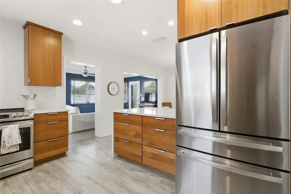 1129 39th Avenue NE St Petersburg FL 33703