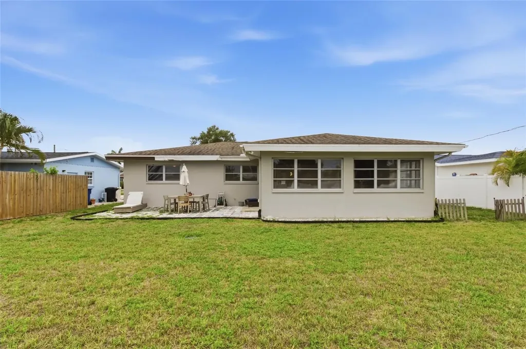 1129 39th Avenue NE St Petersburg FL 33703