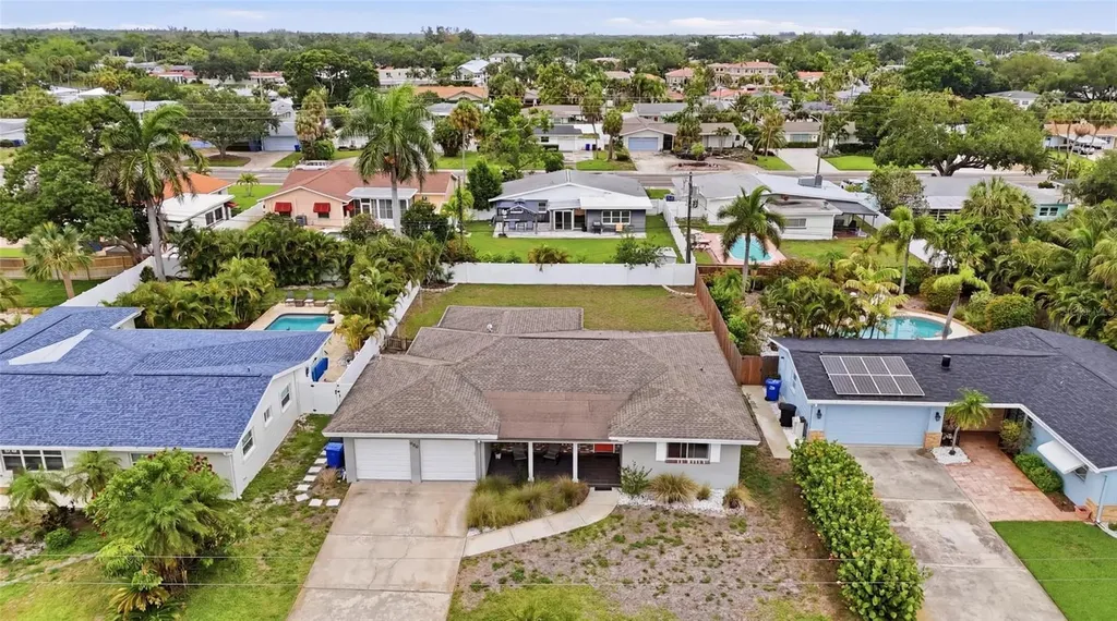 1129 39th Avenue NE St Petersburg FL 33703
