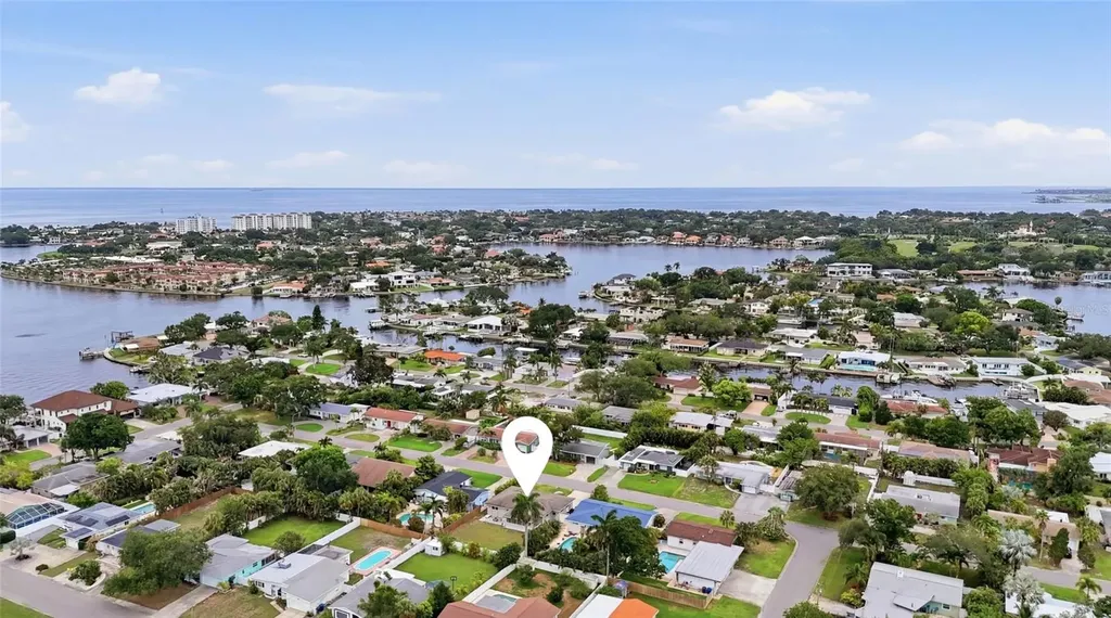 1129 39th Avenue NE St Petersburg FL 33703