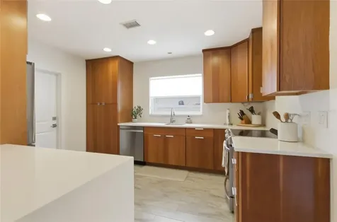 1129 39th Avenue NE St Petersburg FL 33703