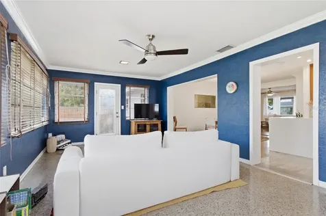 1129 39th Avenue NE St Petersburg FL 33703
