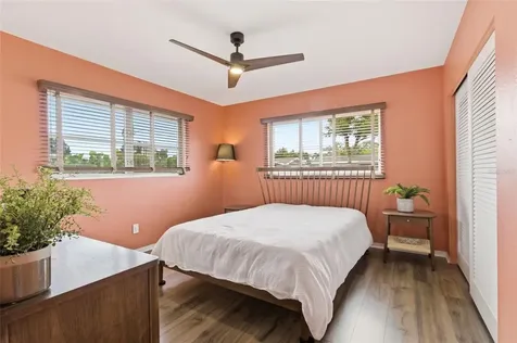 1129 39th Avenue NE St Petersburg FL 33703