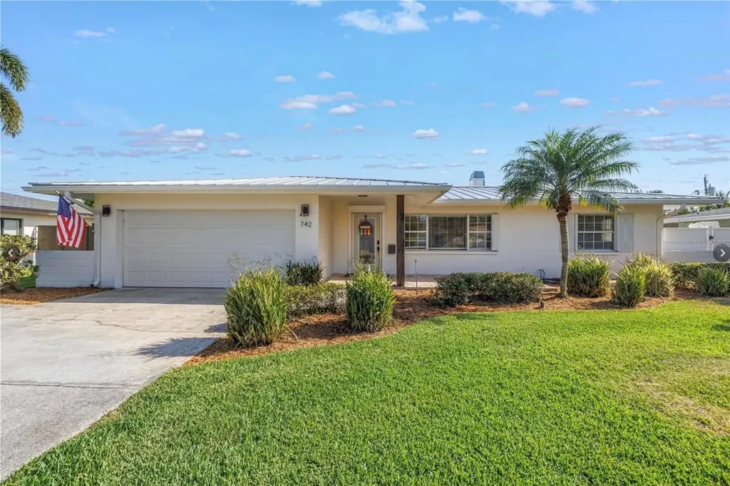742 45th Avenue NE St Petersburg FL 33703