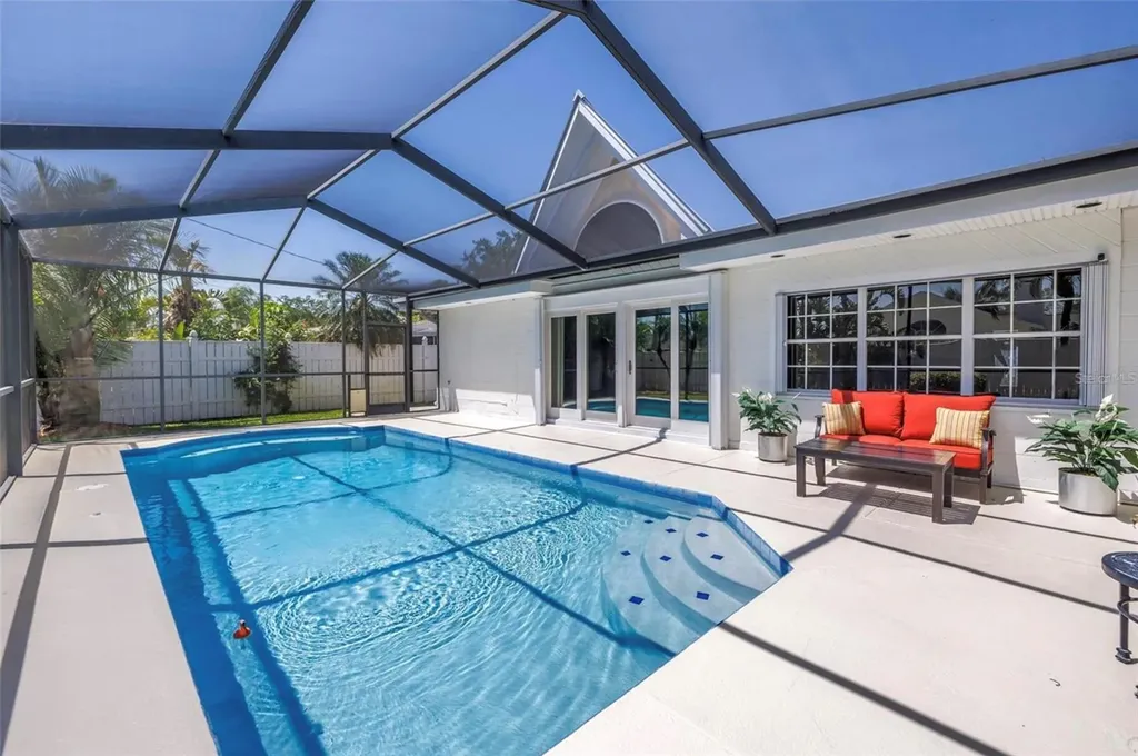742 45th Avenue NE St Petersburg FL 33703