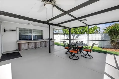 742 45th Avenue NE St Petersburg FL 33703