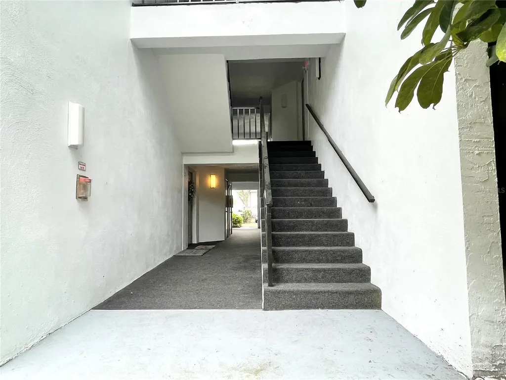 1182 Pine Ridge Circle W Tarpon Springs FL 34688