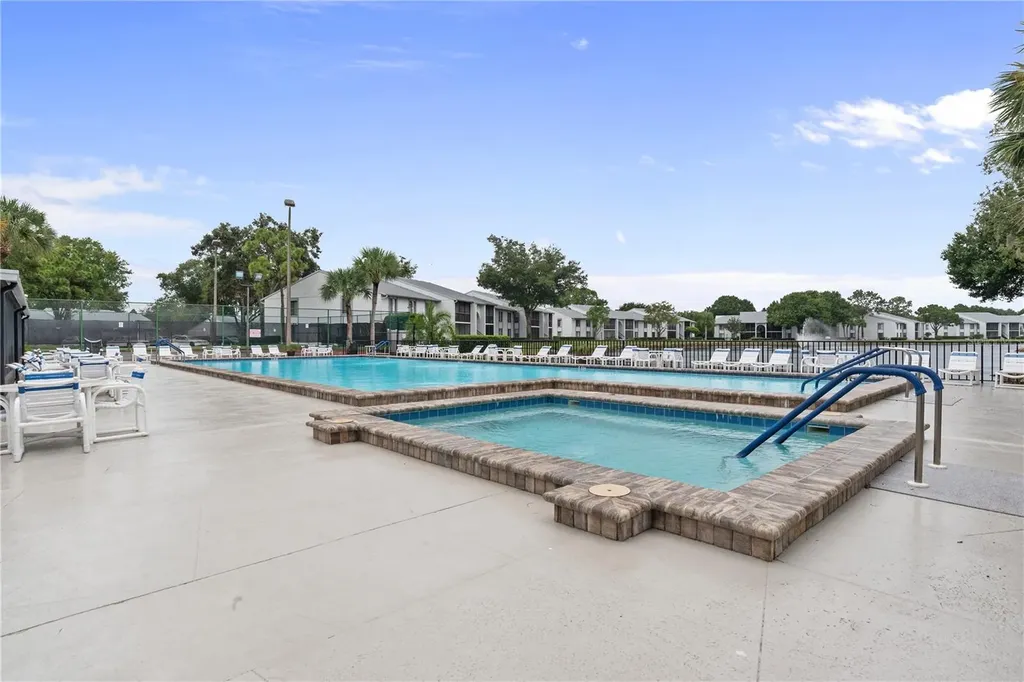 1182 Pine Ridge Circle W Tarpon Springs FL 34688