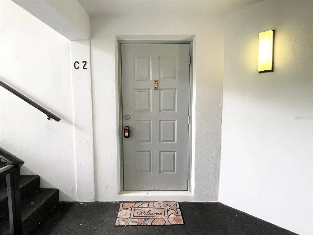 1182 Pine Ridge Circle W Tarpon Springs FL 34688