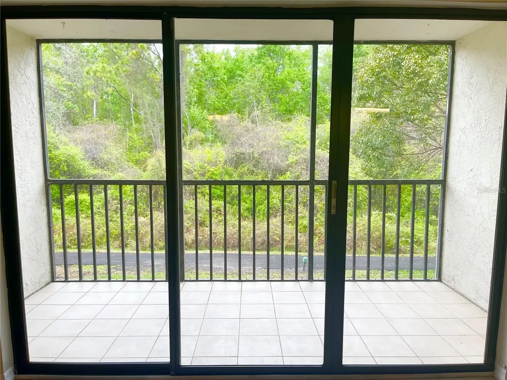 1182 Pine Ridge Circle W Tarpon Springs FL 34688