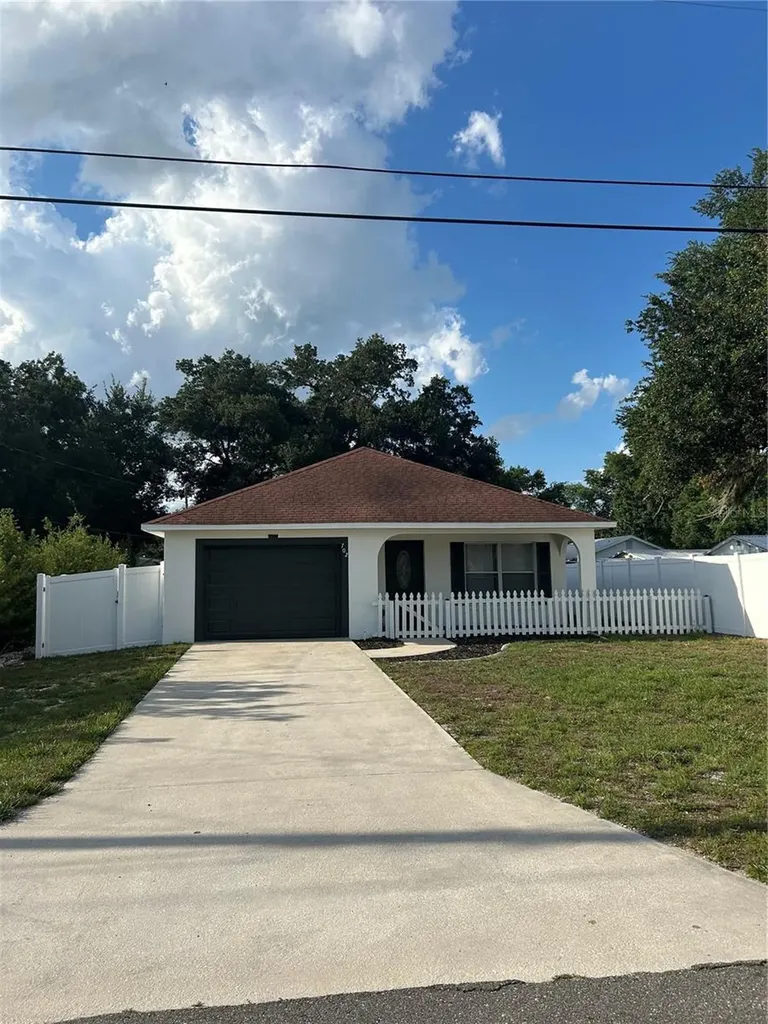 702 Lemon Avenue Dundee FL 33838
