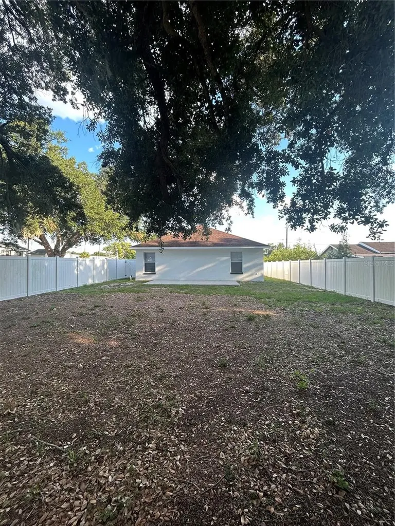 702 Lemon Avenue Dundee FL 33838