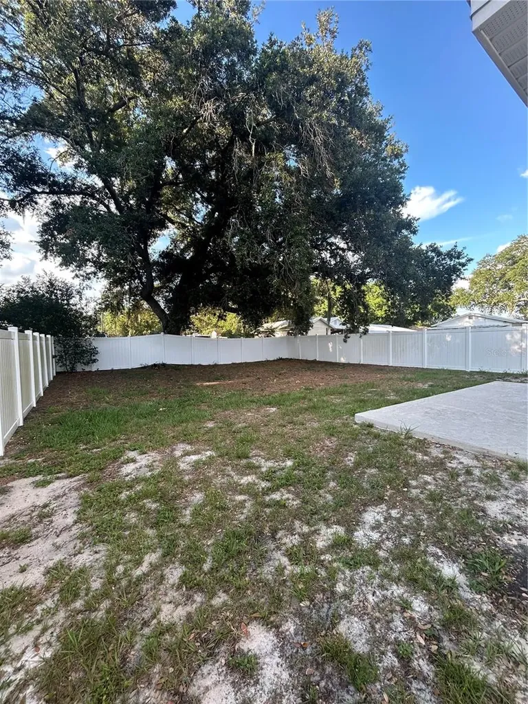 702 Lemon Avenue Dundee FL 33838