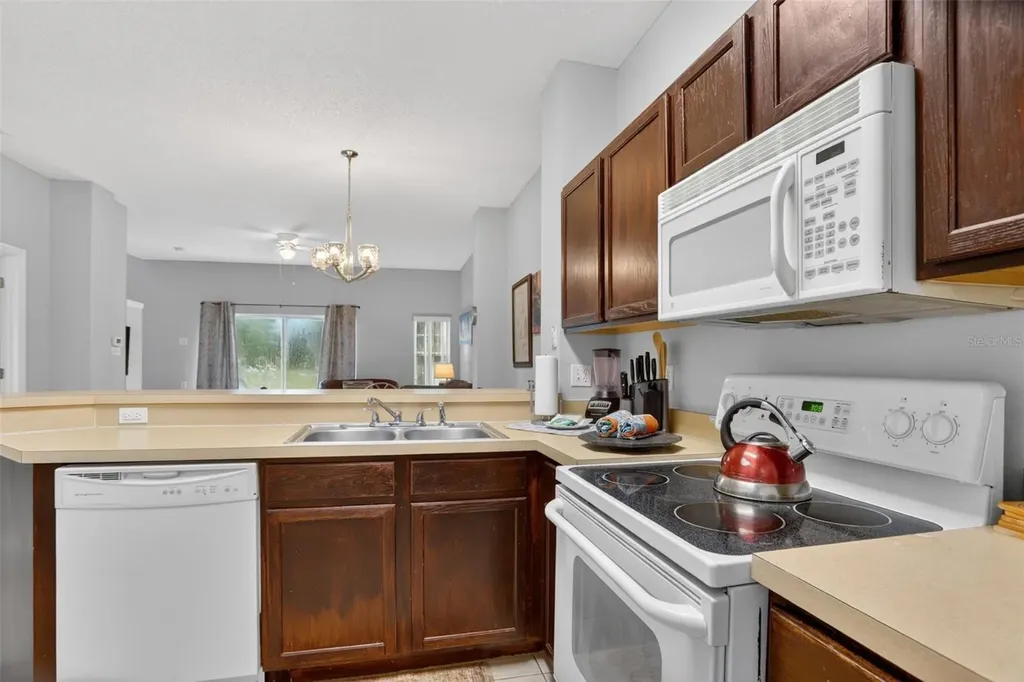 8515 Crystal Cove Loop Kissimmee FL 34747