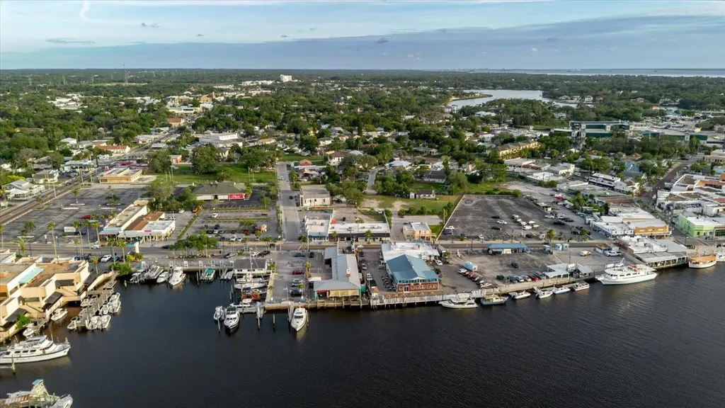 Highland Avenue Tarpon Springs FL 34689