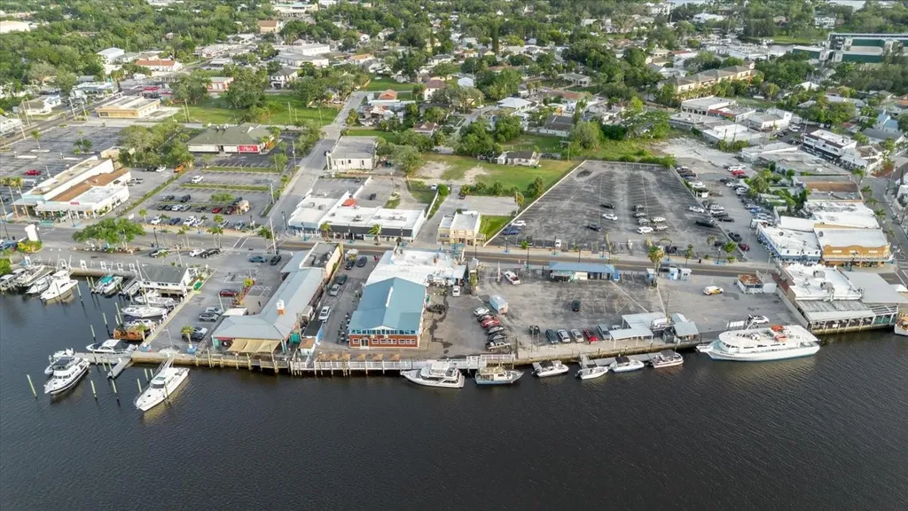 Highland Avenue Tarpon Springs FL 34689