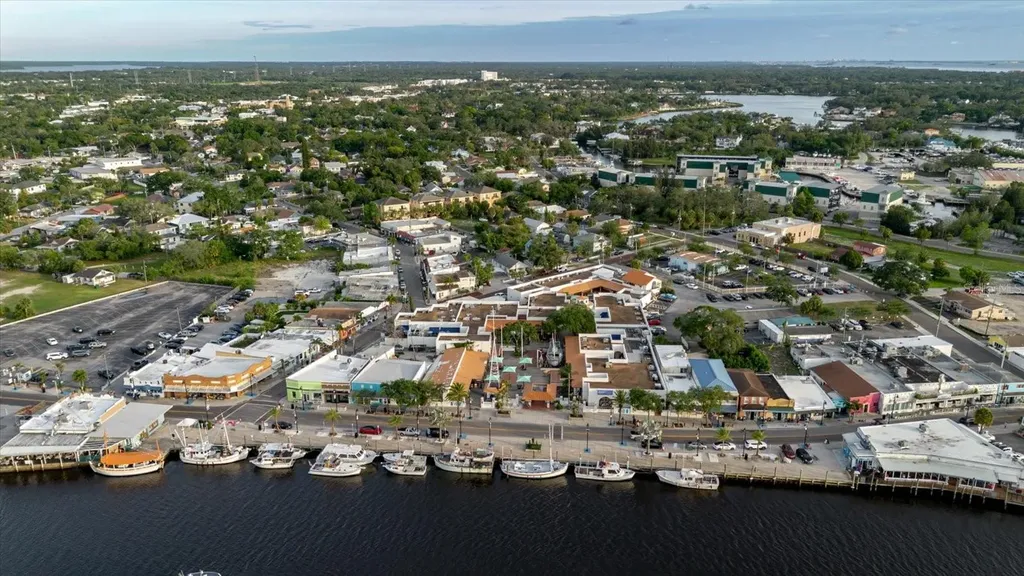 Highland Avenue Tarpon Springs FL 34689