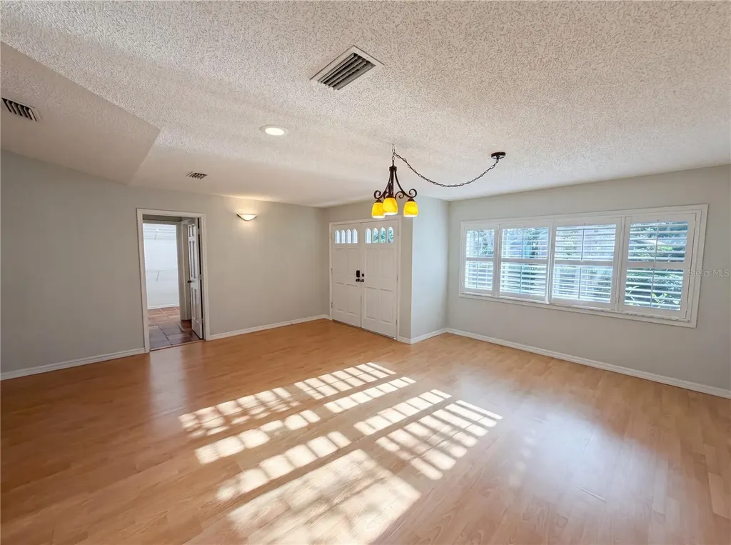 1015 Knollwood Court Safety Harbor FL 34695