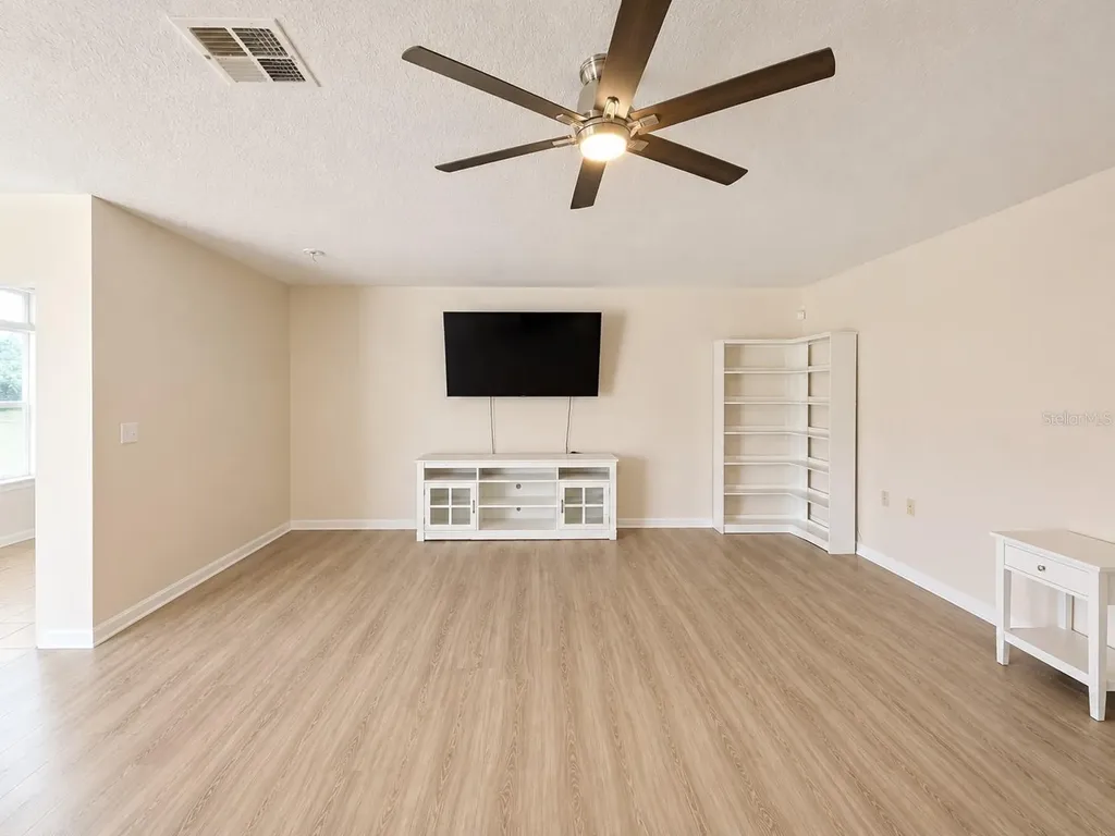 24301 SW 6th Place Newberry FL 32669