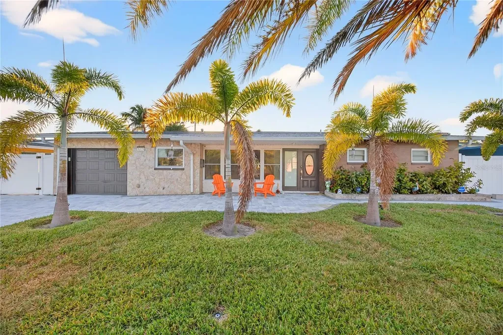 5235 40 Street S St Petersburg FL 33711